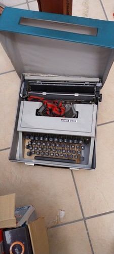 Olivetti dora typwriter - dora,