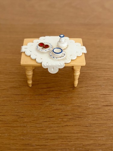 Hantel miniatures cream table - miniatures,