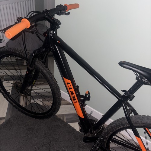 Cube aim black - sl, 2021