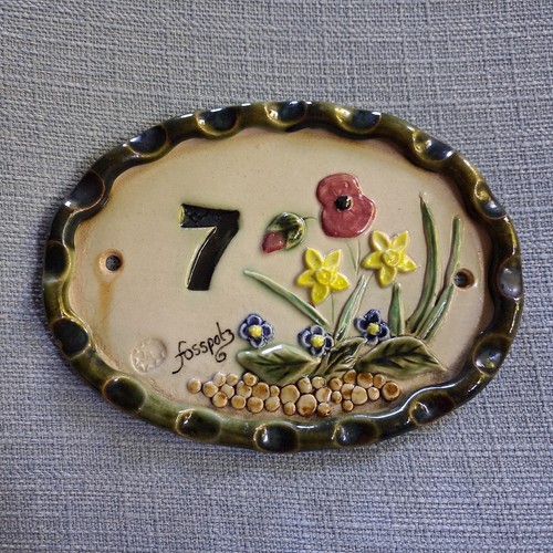 Ceramic plaque house - number, 7