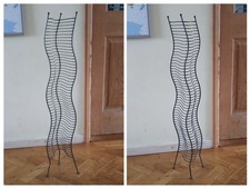 Wavy grey metal wire audio CD