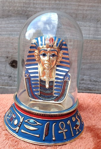 The mask tutankhamun - of,