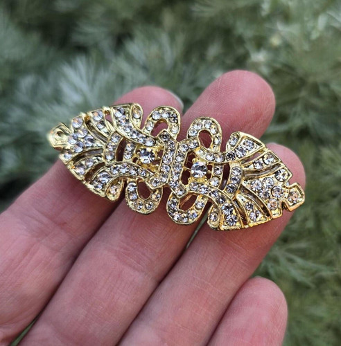 Magnetic gold collar brooch - collar,