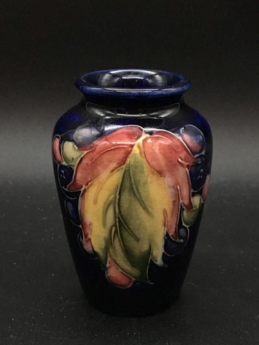Moorcroft leaf and berry - leaf,