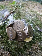 MAYNELL HUNT SET OF EIGHT BRASS BUTTONS BY FIRMIN AND SONS