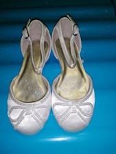 Young Girls Ivory Shoes Size 9