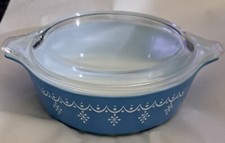 PYREX 1 Pt Snowflake Blue Round Casserole With Lid 1972-1975 Pls See Description
