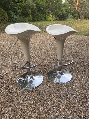 Two magis white - magis,