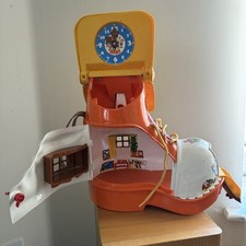Matchbox Live-N-Learn Play Boot Playset - Vintage 1977