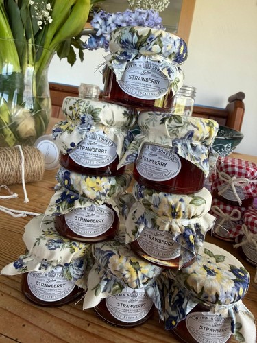 28g tiptree strawberry jam - x,
