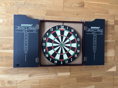 Winmau dart board - dart, wooden