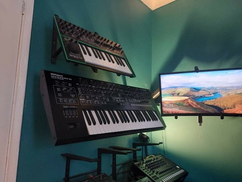 Wall mounted synth rack arms - wall,