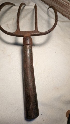 Antique prong tine - prong,
