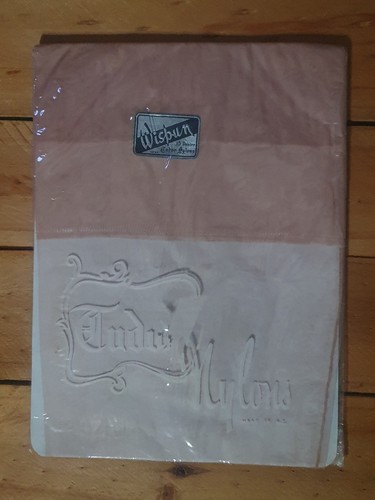 Vintage wisbun tudor fully - tudor,