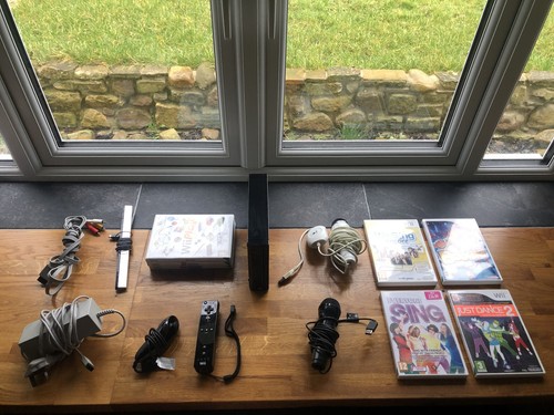 Nintendo wii karaoke bundle - -,