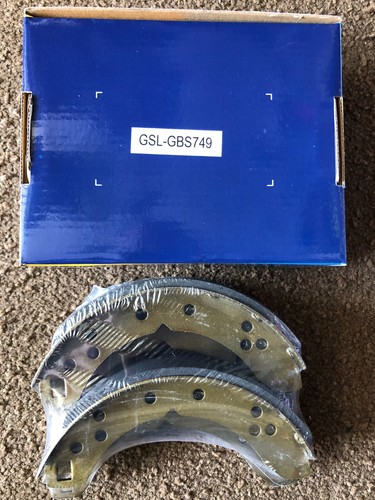 Rear brake shoes set reliant - shoes,