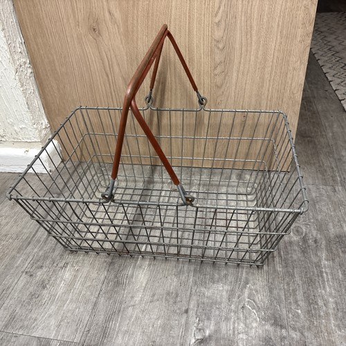Vintage prop metal wire store - prop,