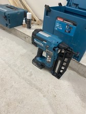 Makita DBN600 18V 16Ga Finish Nailer with 5amp battery 