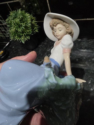 Nao lladro girl with bird - lladro,