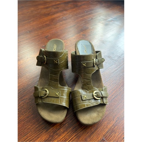 Aerosoles olive croc embossed - aerosoles,