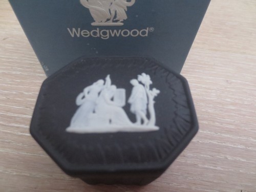 Wedgwood black jasper ware - jasper,