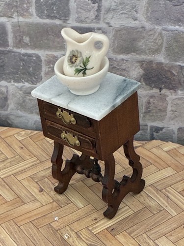 Dolls house scale - dolls,