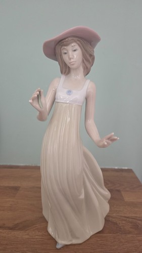 Nao lladro figurine of - lladro,