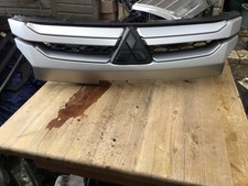 Mitsubishi L200 Genuine Front