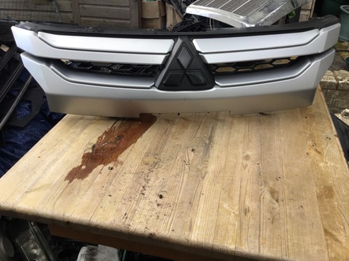 Mitsubishi l200 genuine front - l200,