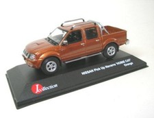 Nissan Pick Up Navarra Hobie Cat (2005) Boxed With Acrylhaube 1:43 J-collection