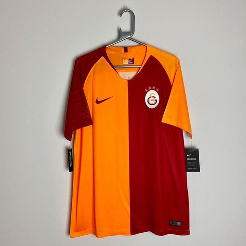 Bnwt galatasaray football - bnwt,