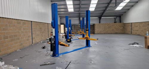 Post car lift 240v - car,