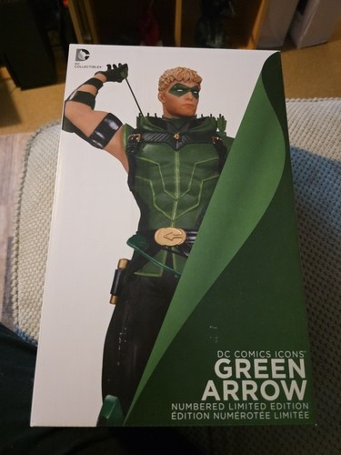 Green arrow dc collectibles - -,