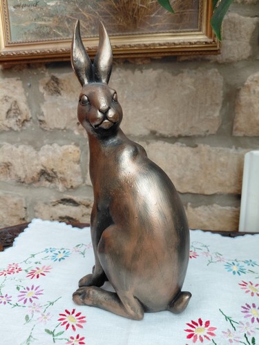 Bronze effect resin sitting - bronze,