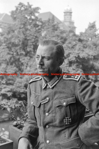 F013397 german soldier - german,