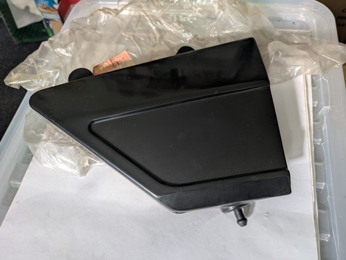Genuine suzuki right frame - suzuki,