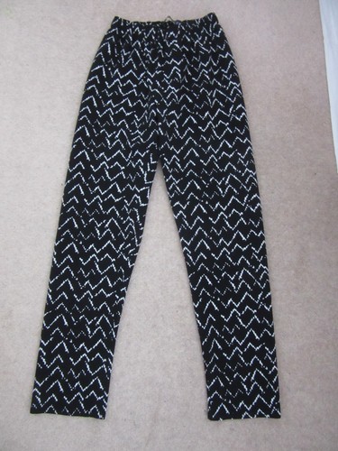 Black cream zig zag - zag, patterned