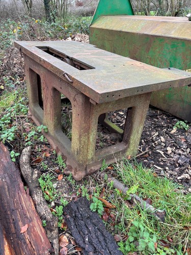 Cast iron saw bench - cast,