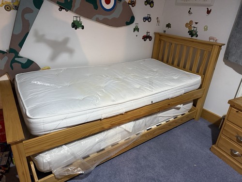 Wooden trundle bed - trundle,