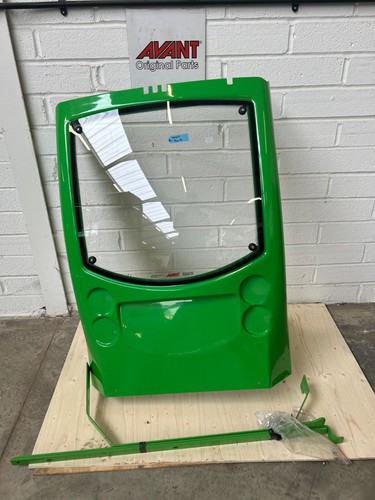 Avant loader rear panel - rear, to