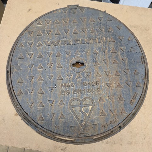 Round cast iron manhole drain - iron,