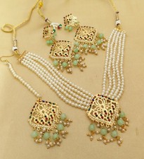 Indian/Pakistani Asian Punjabi Style Traditional Choker Set With Earring Tikka
