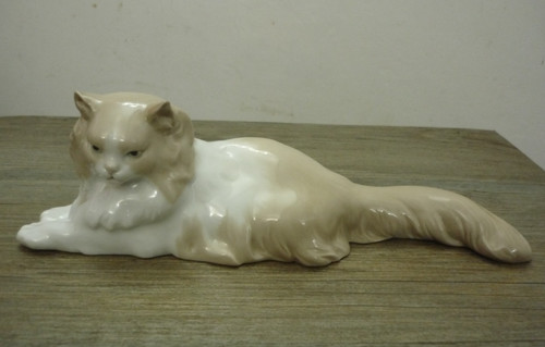 Nao lladro angora persian - by,