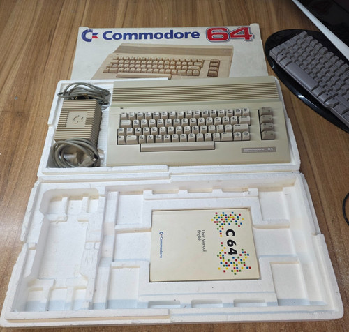 Commodore 64c home computer - home, in