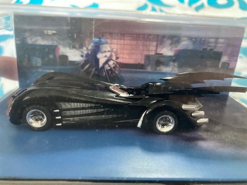 Batman automobilia definite - batman,