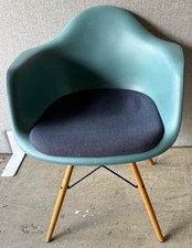 Vitra Eames DAW Armchair RE |