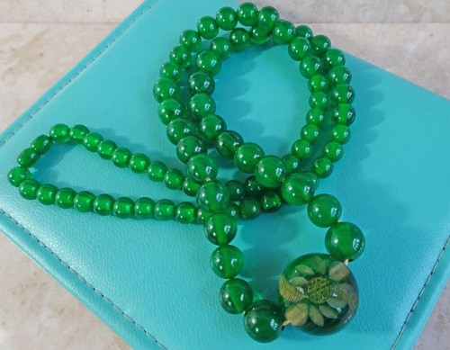 Art deco green bakelite - art,