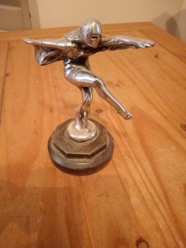 Rare 1930 era car - era, mascot