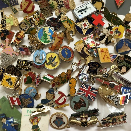 Pick vintage assorted badges - u,