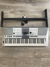 Yamaha PSR-E413 61 Key Electronic Keyboard with Stand Extremely Good Condition